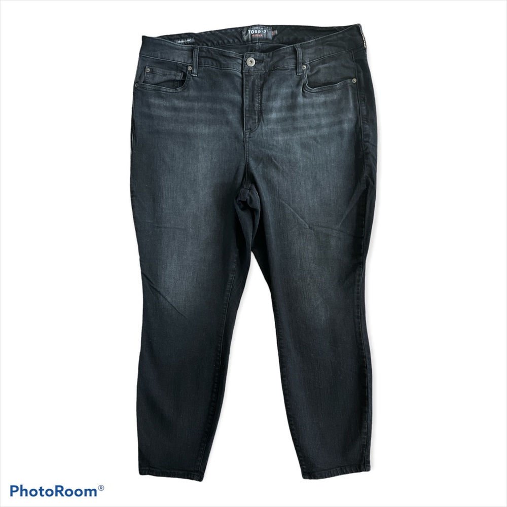 TORRID PREMIUM DENIM BLACK HIGH RISE CURVY JEANS. SIZE: 20R